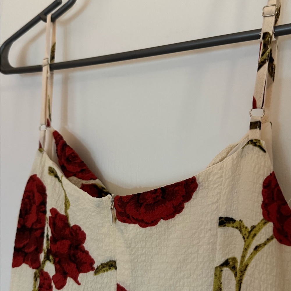 Medium Floral Dress – New | Elegant, Feminine & Flowy - Picture 8 of 10